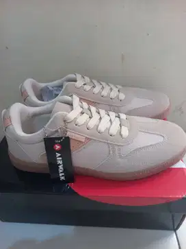 DIJUAL 2 Sepatu Airwalk Women size 39