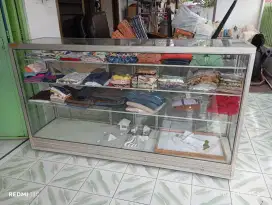 Etalase kaca seperti baru panjang 2 meter