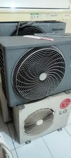 MEMBELI AC bekas