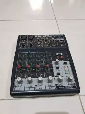 Behringer Xenyx 802