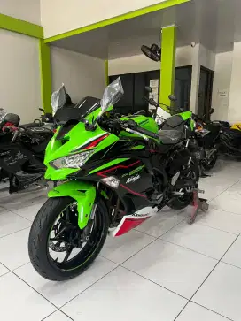 (SPM) Kawasaki ZX25R tahun 2022 Type Tertinggi Tangan Pertama