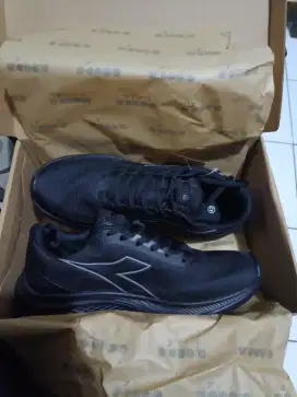 Diadora sport full blck running jogging