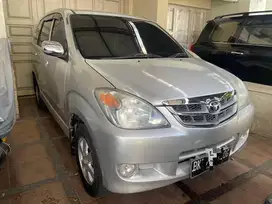 Rare! Avanza new Automatic 1300cc 2011