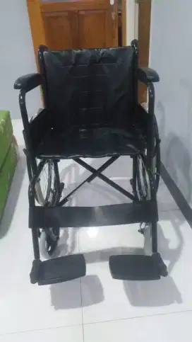 Kursi Roda & Tongkat