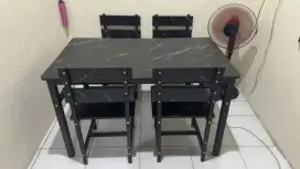 Meja makan minimalis
