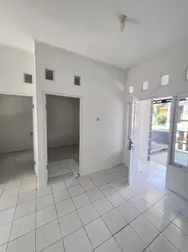Rumah Second Rasa Baru! Full Renov, Siap Huni Tanpa Perlu Perbaikan!