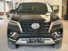 TOYOTA FORTUNER VRZ 2.4 AT 2021 HITAM - LOW KM