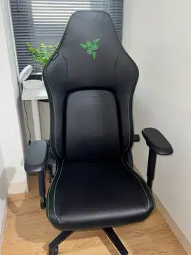 Razer Iskur V2 - Black/Green - Adaptive Lumbar Support Gaming Chair