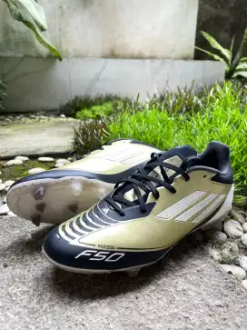 Sepatu bola adidas f50 league messi