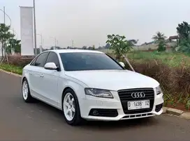 Audi A4 putih tahun 2009