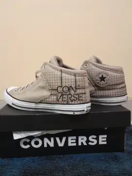Converse size 44
