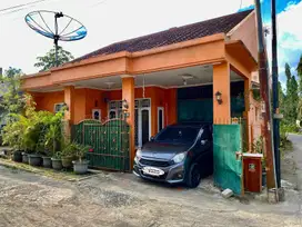 Rumah Strategis 9 Mnt ke RS SENTOSA Siap Huni Dibantu KPR J-33544