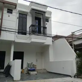 Di jual rumah 2 Lantai  jln lagura cempaka putih dekat  perkantoran