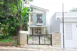 Rumah 2 Lt SHM Siap KPR 10 Mnt ke Plasa Cibubur Hadap Timur J-32869