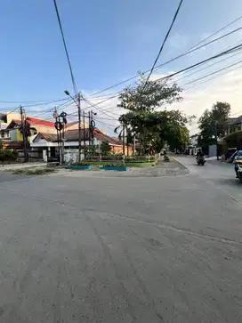 Rumah berada di area yang mudah dijangkau Pondok Bambu, Jakarta Timur