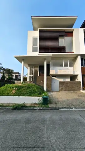 Rumah Hook 2,5 Lantai di Citra Garden 8 Siap Huni