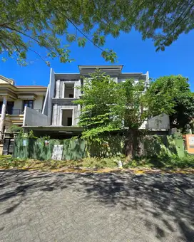 Rumah Villa Royal Pakuwon City STRATEGIS, POOL, GARASI 3, CARPORT 2