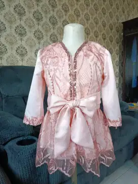 Kebaya anak-anak