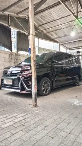 Toyota Voxy 2018 mulus