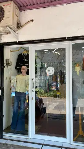 Oper alih toko baju wanita