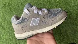 Sepatu Nb 990 anak