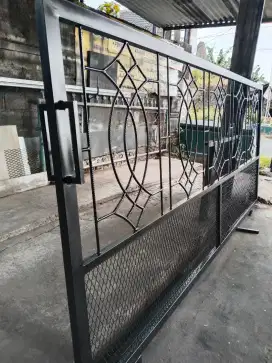 Pintu garasi/pintu dorong