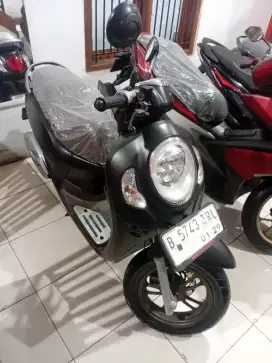 SCOOPY KEYLESS HITAM TH 2023, BERGARANSI