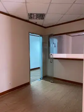 SEWA KANTOR WISMA KORINDO PANCORAN PARTISI LUAS 86 SQM