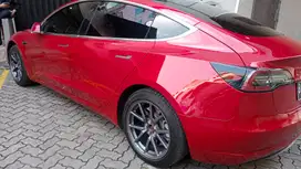 Tesla Model 3 2000 Listrik