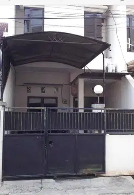 Rumah 2 Lantai Bagus SHM di Karangempat Siap Huni