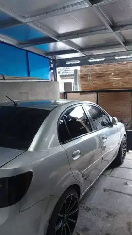 KIA RIO SE 1.4 SUPER DINEGO CEPAT
