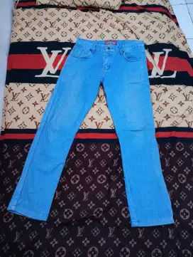 Celana Levis Pria
