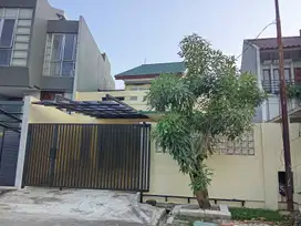 Rumah Cantik Rooftop  Komplek Elite Puri Cinere. Walking Distance tol
