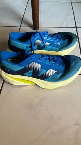 New Balance FuelCell v4