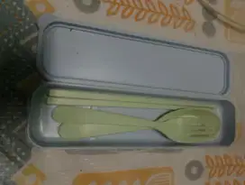 Sofenir garpu sendok dan sumpit