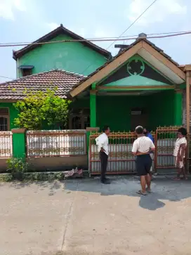 Dijual murah Rumah Bahan 2 Lantai perlu renovasi