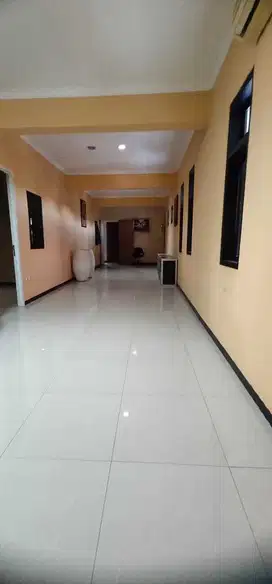 Bangunan Bekas Usaha SPA Posisi Hook Lokasi Baratajaya Surabaya