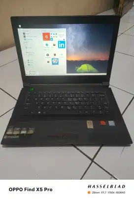 Laptop Lenovo core i7 gen 7 ram 8/SSD batre double all normal