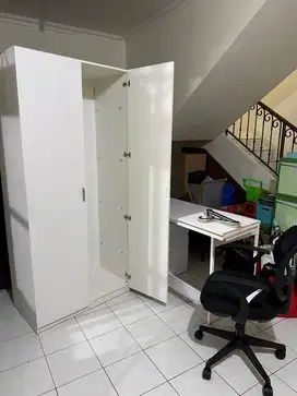 Meja Belajar dan Kursi Belajar (Gratis Lemari)