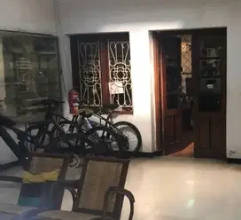 Dijual: Rumah Hitung Tanah di Peterongan, Semarang.