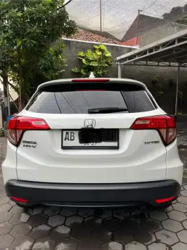 Honda HRV E 2016 A/T warna putih