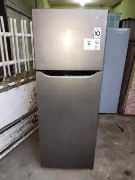 Kulkas LG 2 pintu bagus mulus normal dingin beku siap pakai