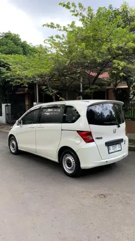 HONDA FREED PSD 1.5 AT 2011