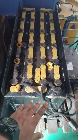 Tampung aki bekas