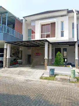 Royal Blossom The Green BSD City