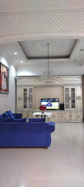 Dijual Murah Rumah bagus 3 lantai di cluster Modernland luas 250m2