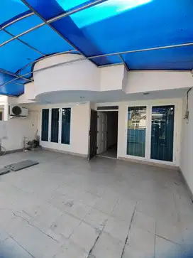 Disewakan segera rumah danau indah 4+1kamar 2½ lantai hanya 110jutaan