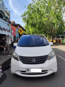 Honda freed 2009 putih tipe tertinggi PSD