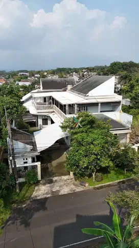 Dijual Rumah ex Kediaman Keluarga Pejabat di Cemorokandang Kota Malang