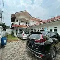 MAU JUAL CEPAT Rumah bagus kokoh 2 lt bangunan bata merah di Condet